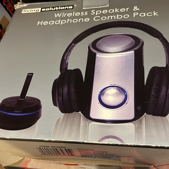 WIRELESS SPEAKER AND HEADPHONE COMBO PACK ! - Picture 2 of 8
